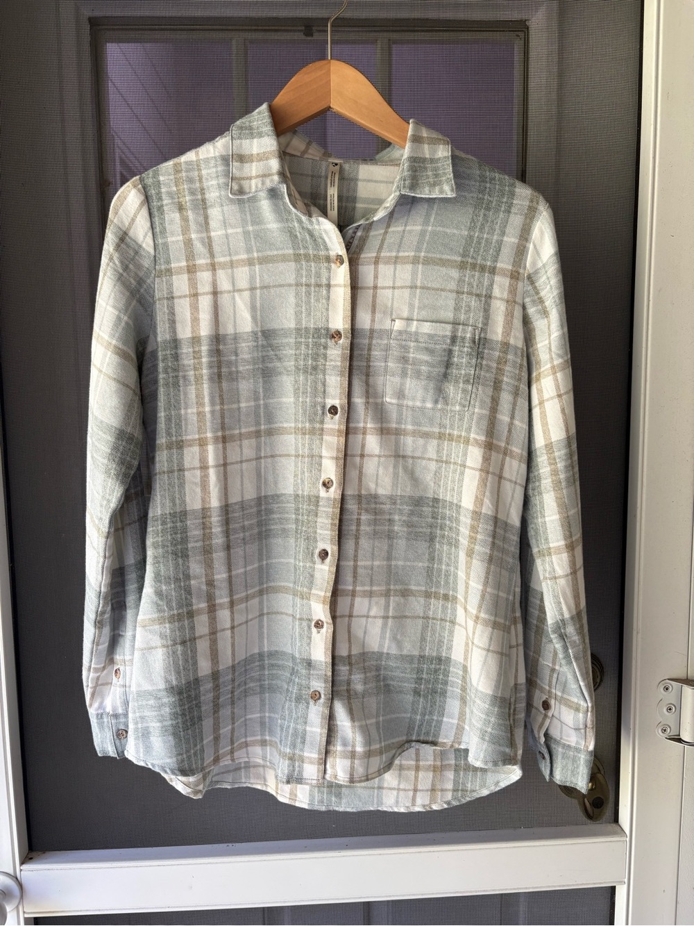 Kuhl Woman’s Plaid Flannel 
Button-Down Shirt in Light Gray, Cream & Tan
